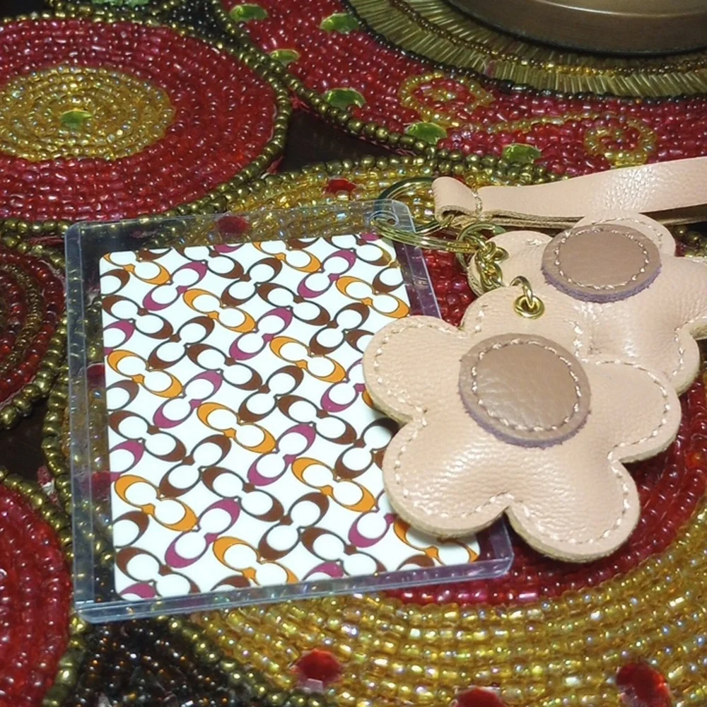 Coach Playing Card With Fashion Keychain - Picture 7 of 11